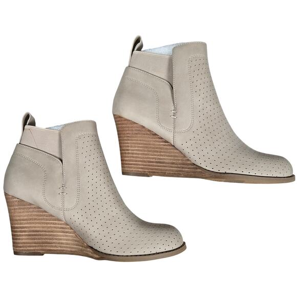 DV Dolce Vita Gerdy Vegan Leather Comfort Wedge Bootie in Beige 7.5 NWT - Picture 4 of 11
